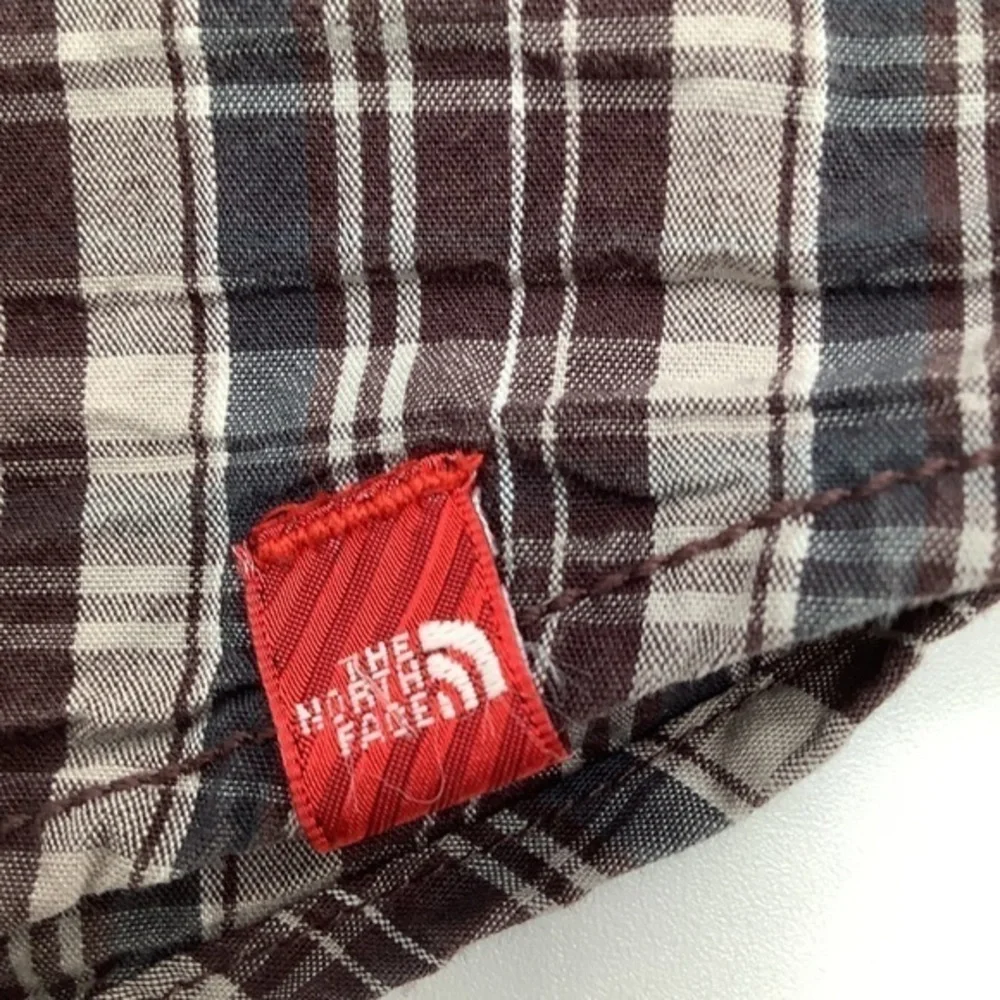 The North Face Mens Long Sleeve Button Up Plaid Shirt Brown Size‎ XL.